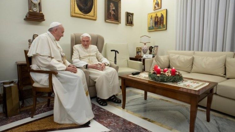 Papa Franjo i papa Benedikt XVI.