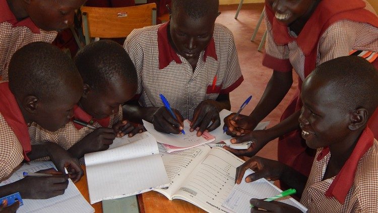 Alunne di una scuola dei Fratelli delle Scuole Cristiane a Rumbek, in Sud Sudan 