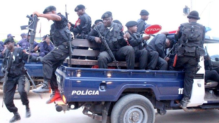 Polícia, Angola