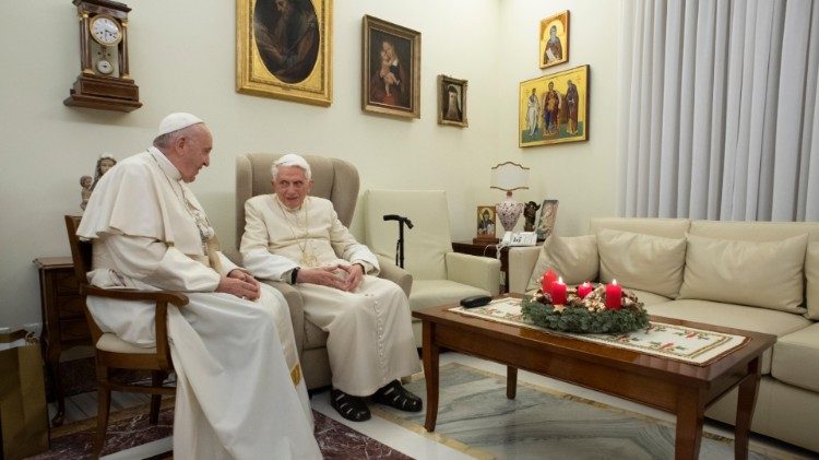 2018.12.21 visita di Papa Francesco a Ratzinger per gli auguri di Natale