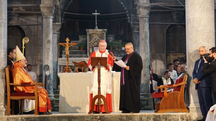 Кардинал Паролин на Святой Мессе в Каракоше
