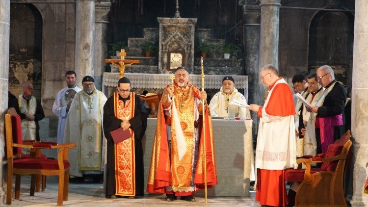 Візит кардинала Пароліна до Іраку в грудні 2018: богослуження в Каракоші