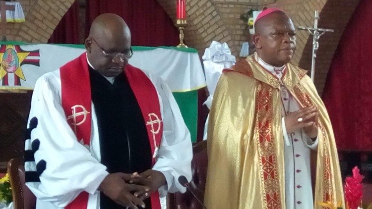 2018.12.29 RD Congo Mgr Ambongo et Pasteur Bokundoa