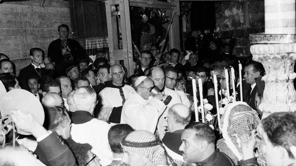 St Paul VI célèbre la messe dans le Saint-Sépulcre