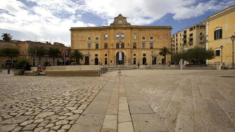 Palazzo dell'Annunziata, Piazza Vittorio Veneto (1).jpg