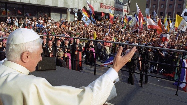 Benoit XVI au JMJ 2005