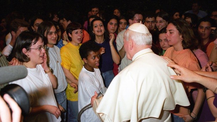 Papa Giovanni Paolo II incontra i giovani in aula Paolo VI, 28 marzo 1986