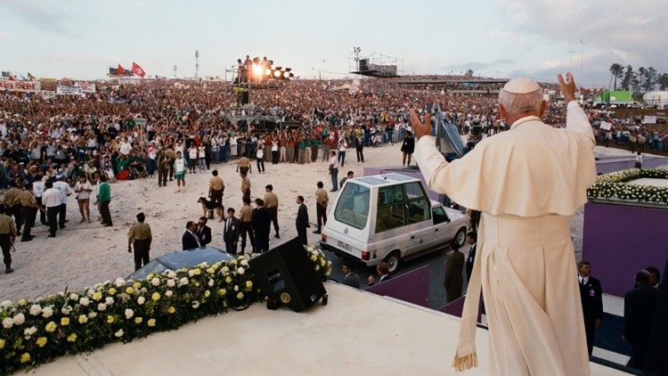 Archivbild: Johannes Paul II. vor 30 Jahren beim WJT in Santiago in Spanien