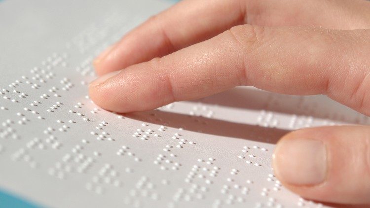 Sechs Punkte, die in zwei senkrechten Reihen zu je 3 Punkten nebeneinander angeordnet sind, ermöglichen Blinden das Lesen