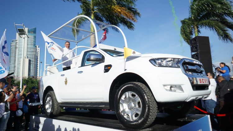 Prezentacja papieskiego samochodu na ŚDM w Panamie