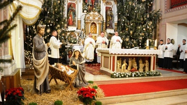 Božićno slavlje u Srijemskoj Mitrovici predvodi biskup Đuro Gašparović