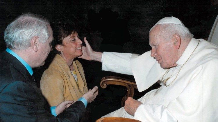 Paola Marozzi Bonzi ad un'udienza con Papa Giovanni Paolo II