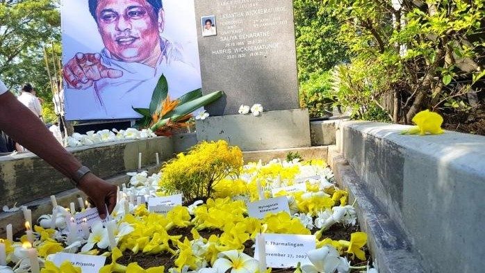 2009 में मारे गये पत्रकार लासंथा विक्रिमतुंगे की कब्र 