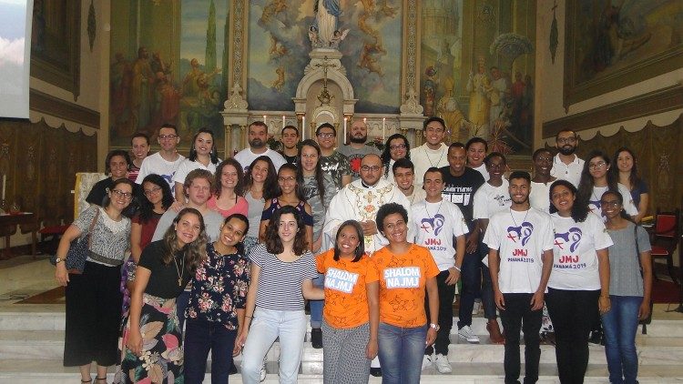 60 jovens da Diocese de Santo André receberam as bênçãos durante a Missa de Envio realizada na Igreja Matriz de São Bernardo (Paróquia Nossa Senhora da Boa Viagem), no centro da cidade são-bernardense.
