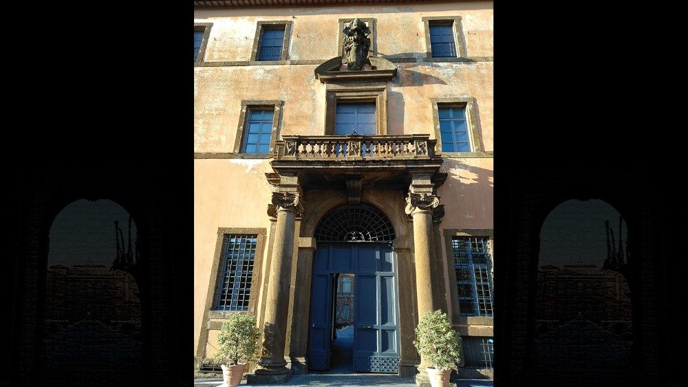 L'ingresso di Villa Mondragone a Monte Porzio Catone