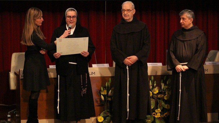 Doctorado honoris causa al P. Carlo Paolazzi, O.F.M.