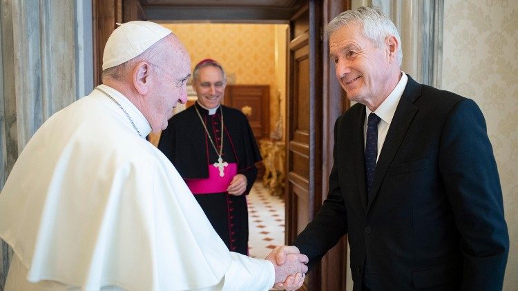 Папа Франциск и Турбьёрн Ягланд на встрече в Ватикане 17 января 2019 г.