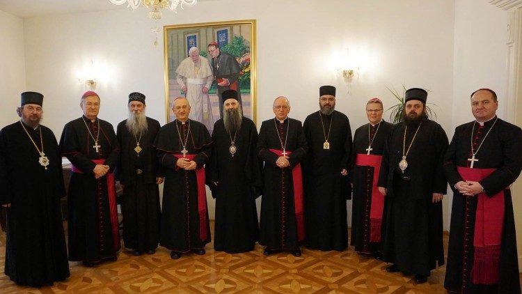 Članovi Hrvatske biskupske konferencije i episkopi Srpske pravoslavne Crkve na susretu u Požegi