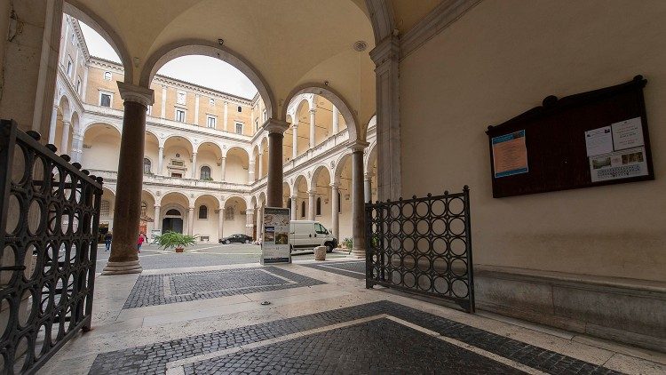 Palazzo della Cancelleria - Palác papežské kanceláře, sídlo Nejvyššího tribunálu Apoštolské signatury