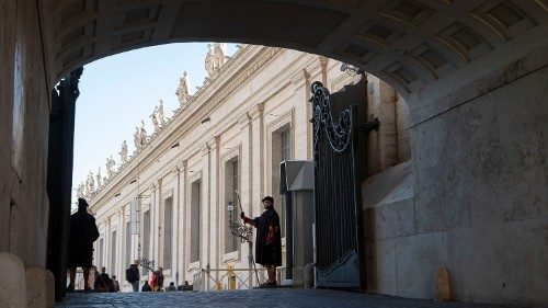 2019.01.21 Vaticano, basilica di san Pietro, Arco delle Campane, Guardia Svizzera (1).JPG