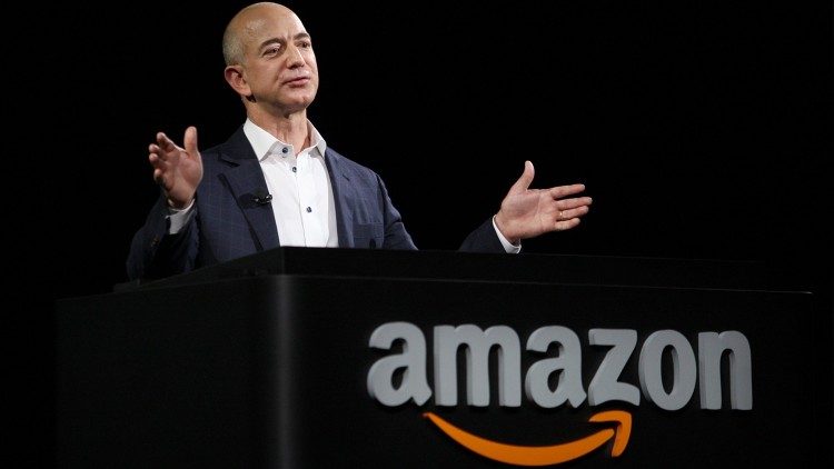 Jeff Bezos, propietario de Amazon y hombre más rico del mundo. 