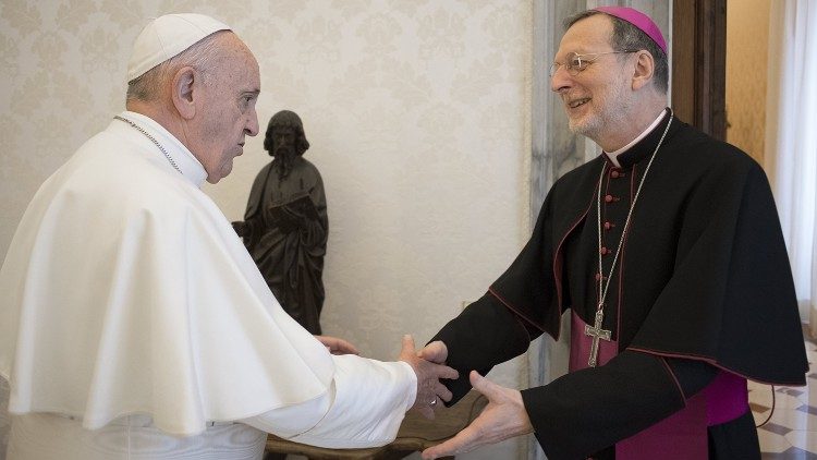 Папа Франциск и монсеньор Гуджеротти