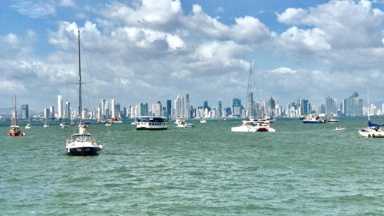 Vue depuis la mer sur Panama city, qui accueille les JMJ 2019