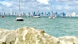 Deca 16 Skyline Panama.JPG