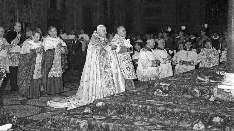 Ilikuwa tarehe 25 Januari 1959, Mtakatifu Yohane XXIII alitoa tangazo Mtaguso wa Vatican kwa makardinali wakiwa katika Kanisa Kuu la Mtakatifu Paulo Roma 