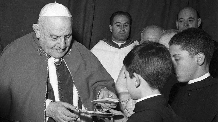 Pápež sv. Ján XXIII. (január 1959), ktorý dal podnet na založenie Sekretariátu na podporu jednoty kresťanov