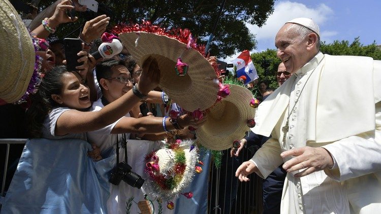 Le Pape quitte l'église saint François d'Assise de Panama, après sa rencontre avec les évêques centraméricains, jeudi 24 janvier 2019.
