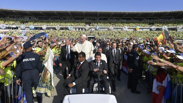 Papa Francisco ao encontrar milhares de voluntários que trabalharam na JMJ do Panamá, de 2019