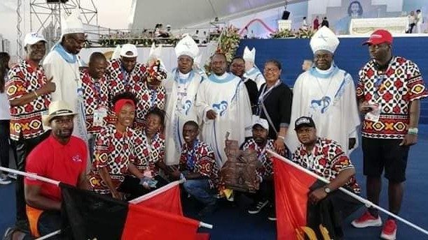 Jovens Angolanos e Bispos da CEAST