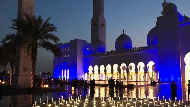 Die spektakuläre Scheich-Zayed-Moschee von Abu Dhabi