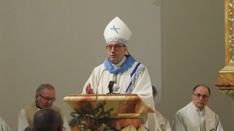 2019.02.02 Mons Alojzij Cvikl ha presieduto la messa in occasione della vita consacrata per arcidiocesi di Maribor 5.jpg