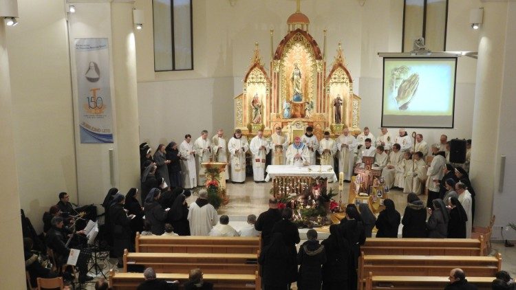 2019.02.02 Mons Alojzij Cvikl ha presieduto la messa in occasione della vita consacrata per arcidiocesi di Maribor 93.jpg