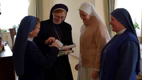 Papst zum Gebetstag um Berufungen: Mutter Kirche trotz ihrer Schwächen lieben