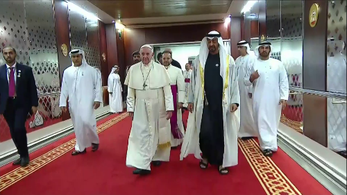 L'arrivo del Papa ad Abu Dhabi 
