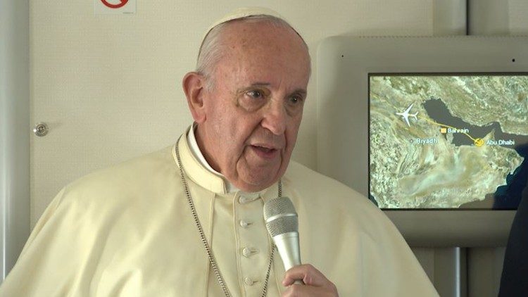 教宗从阿联酋返程机上记者会