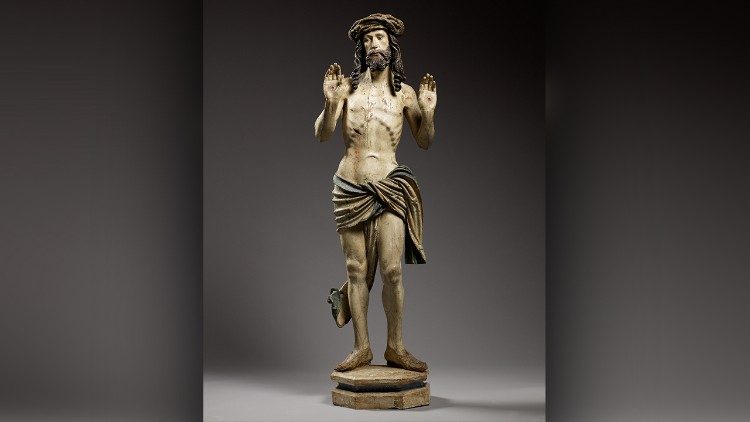 Skulptur vid Louvren i Abu Dhabi "Kristus visar sina sår"