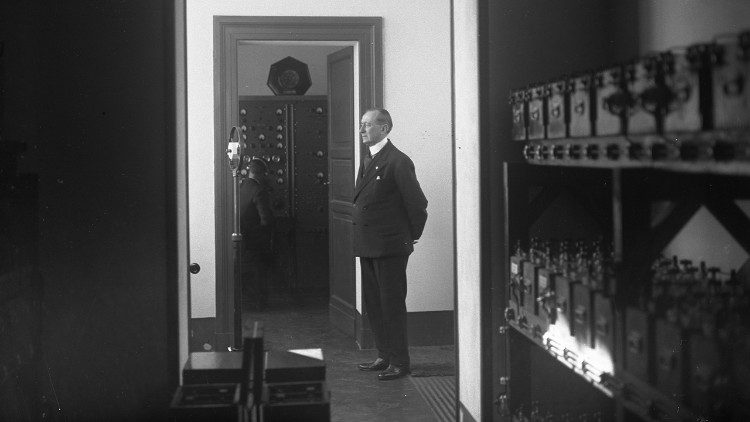 Guglielmo Marconi in seinem Büro bei Radio Vatikan