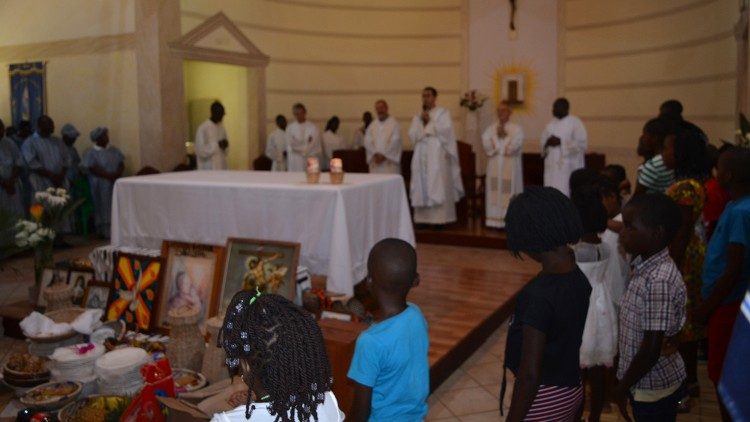 2019.02.11 Santa Messa nella Parrocchia Nossa Senhora das Candeias, a Marracuene, Maputo
