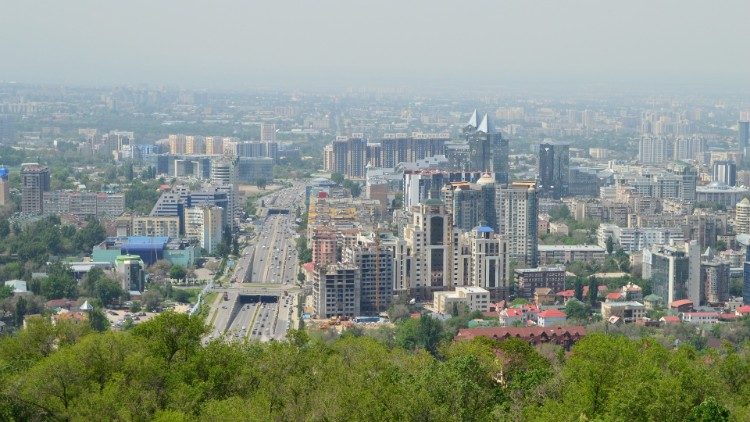 Almaty 2594707_1920.jpg