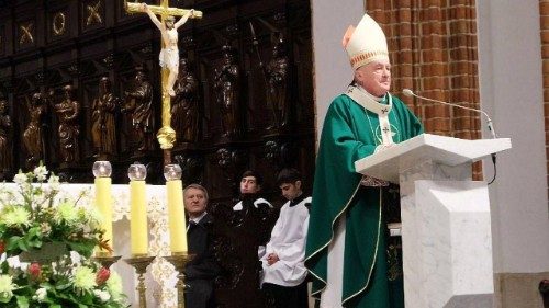 Polen: Erzbischof von Warschau bei Messe zusammengebrochen