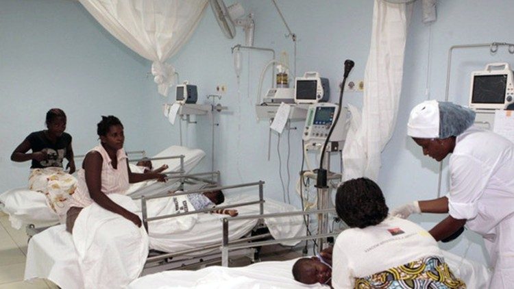Sala de atendimento aos doentes, em Angola