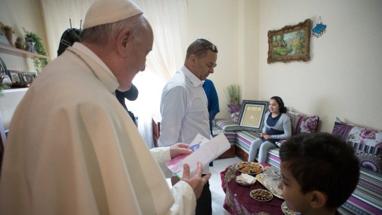 Папа відвідує сім'ю в Мілані