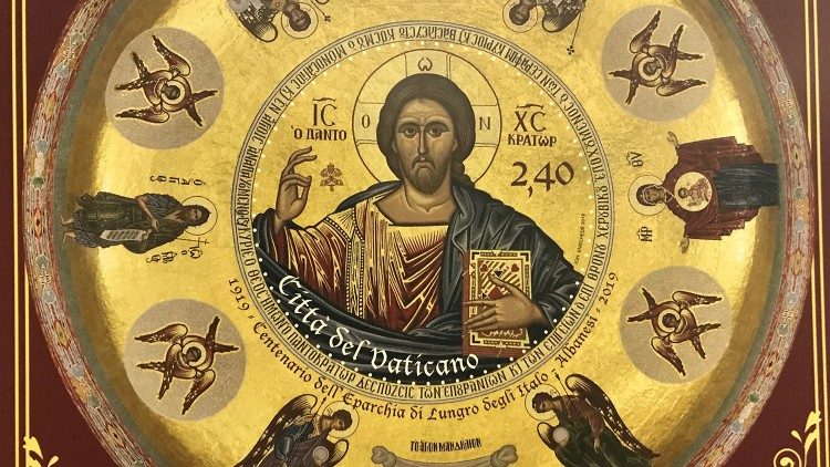 Ao centro, representação iconográfica do Cristo Pantocrator