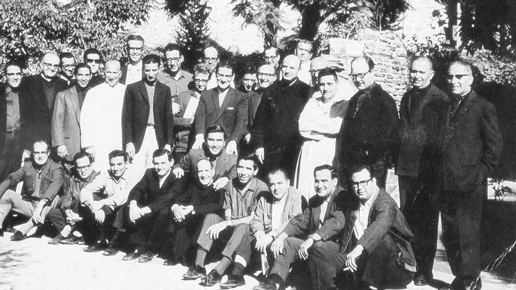 10. EA junto al clero de La Rioja en 1969.jpg