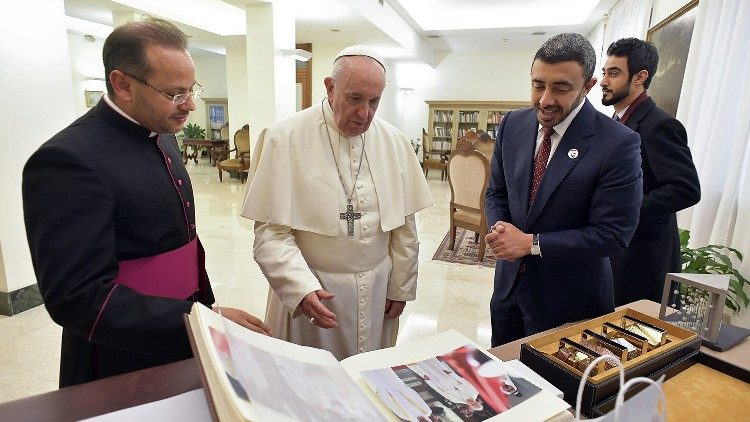2019.02.25 Delegazione Emirati Arabi Uniti incontra Papa Francesco a Santa Marta