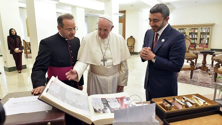 2019.02.25 Delegazione Emirati Arabi Uniti incontra Papa Francesco a Santa Marta
